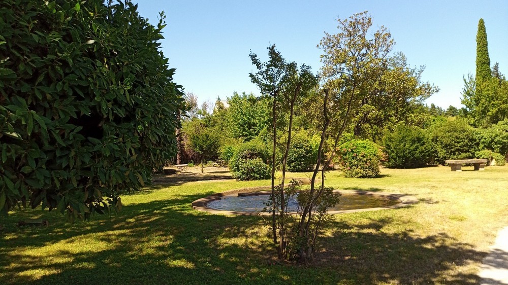 Grand Causeran fontaine du  jardin