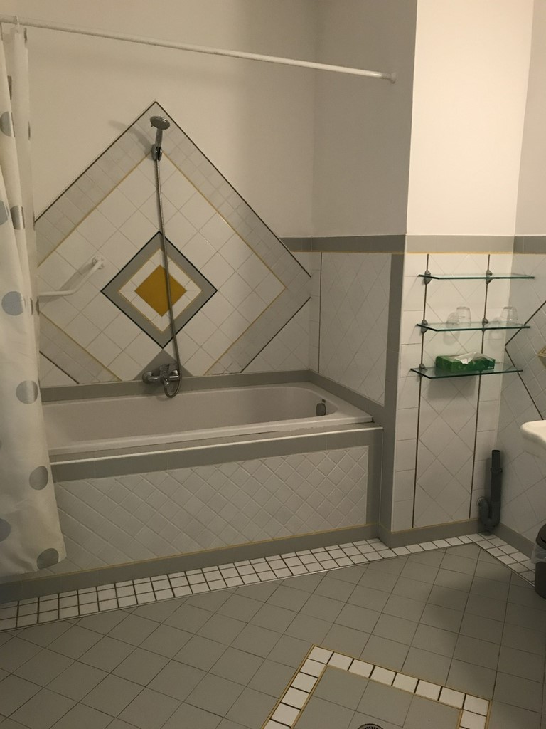 Gîte de Causeran suite Cranson sale de bain 1